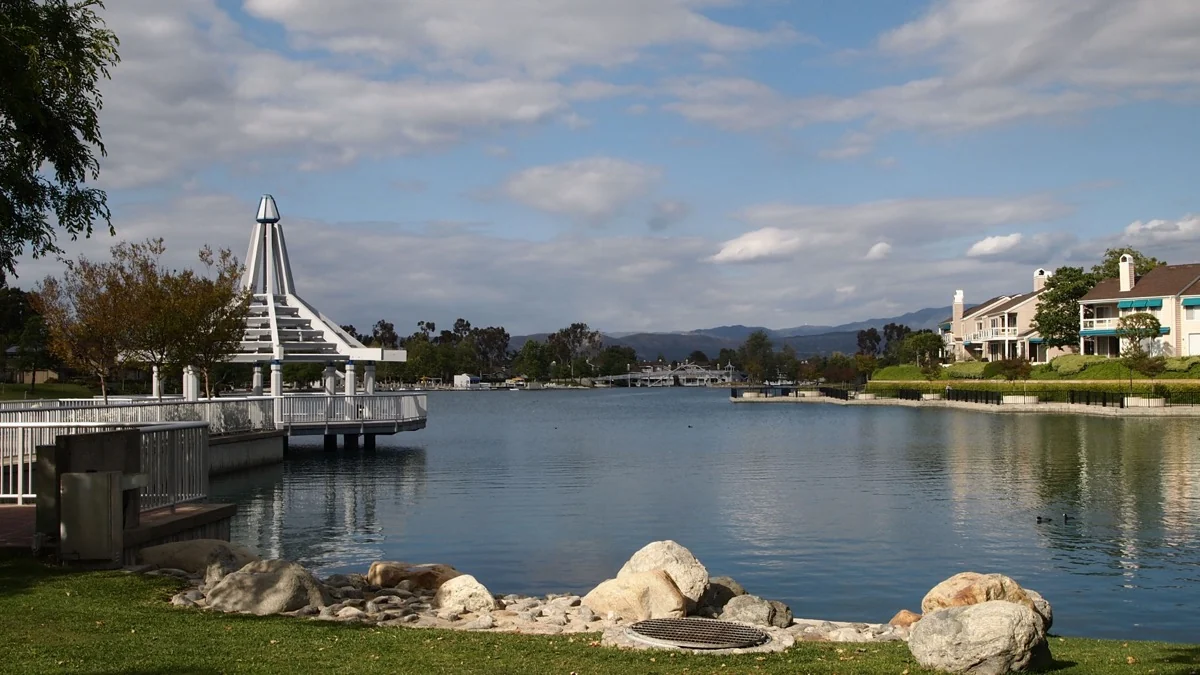 North Lake pavilion and waterfront homes in Woodbridge, Irvine